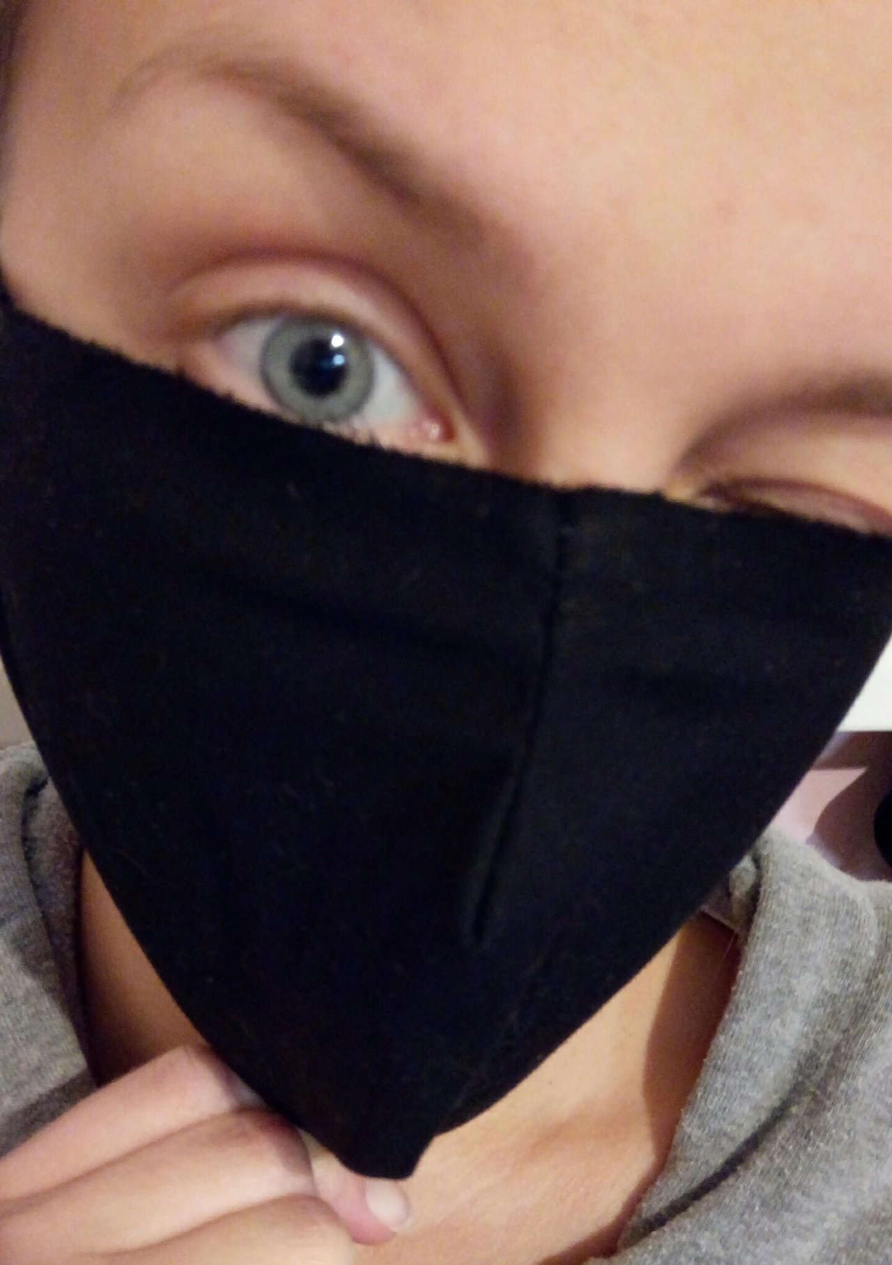 Všetci majú hrušky, tak aj ja mám hrušku. Kuk!