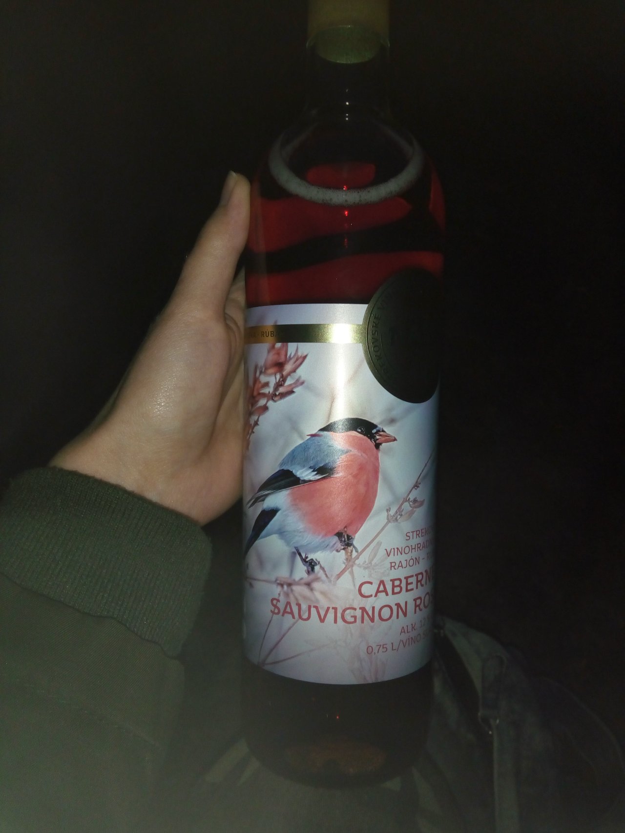 Neviem, čo to je za víno ale je tam pekný vták