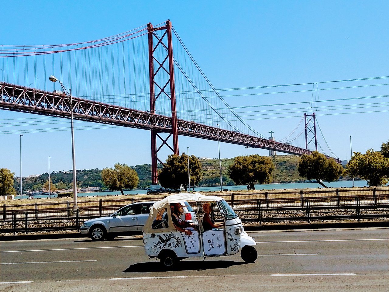 V popredí Bombaj, v pozadí Rio a medzi nimi San Francisco. Toť Lisabon.