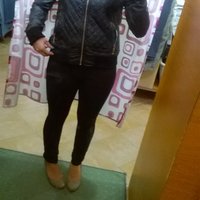 Som malička, škaredá...ale mám na sebe fajnú bundu :3 :) hihihuuu
