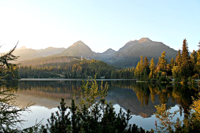 Štrbské pleso pri západe slnka