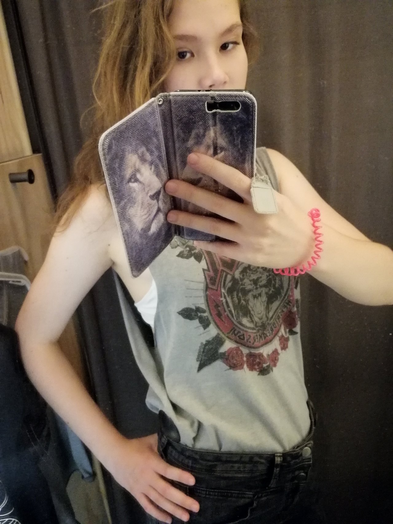 Nevedela som sa rozhodnúť ktoré tričko kúpiť. Tak som kúpila toto. 