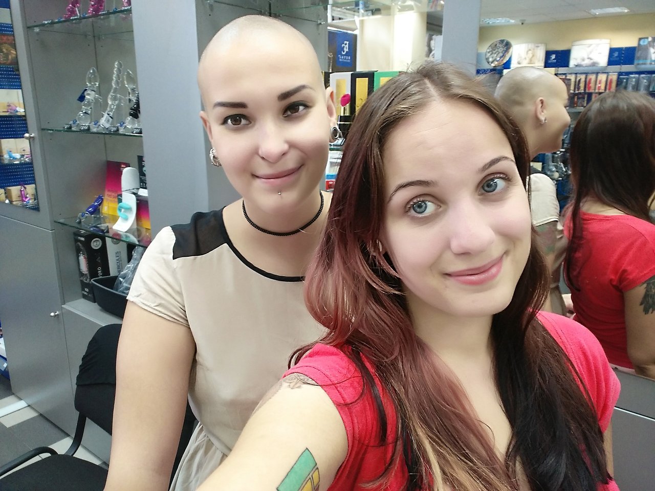 V našom prirodzenom prostredí :D (len som došla kamošku kuk do roboty :D ...a aj ja som tam mohla robiť, keby nie som trúba ;(( )