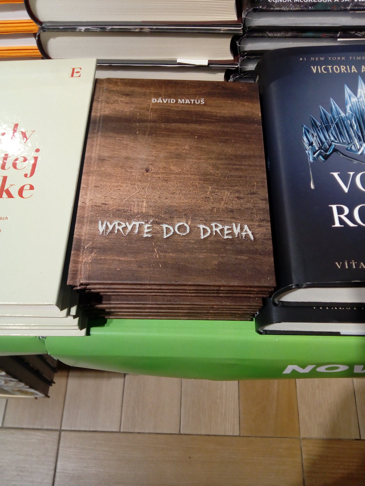Milí birdzáci, kniha sa už teší na svojho nového majiteľa. Zo srdca ďakujem každému, kto jej v izbičke nájde miesto. Želám vám nádherný zvyšok roka obyvatelia Birdzu :)