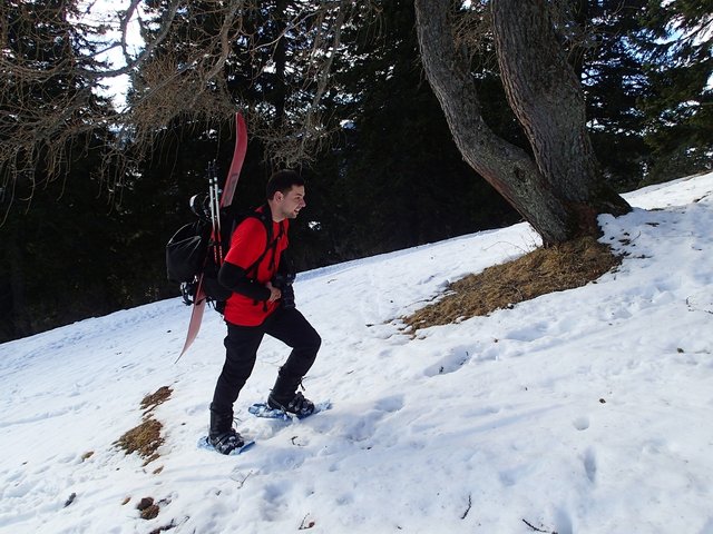 Keď nebola lanovka, tak sme išli pešo. Výhľad stál za to :) 