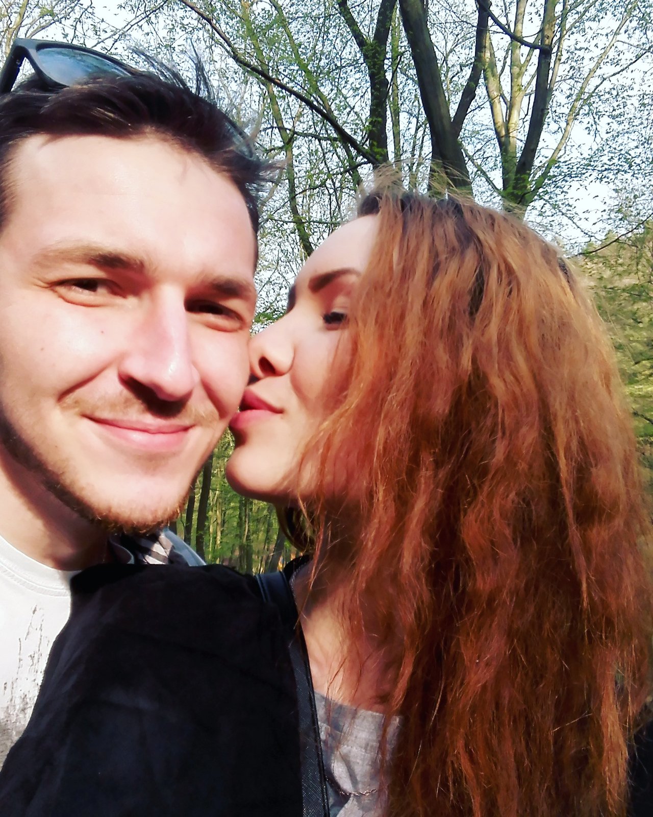Nám je jedno kde sme ,kým sme spolu . 
