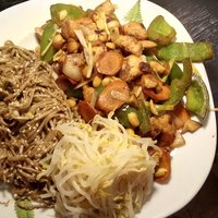 Najtazsia improvizacia tohoto roku. Kung pao style, sojovka pocas varenia dosla, soba som pancoval s ponzu miesto sojovky a ryz. octu... A bolo to dokonale !!!