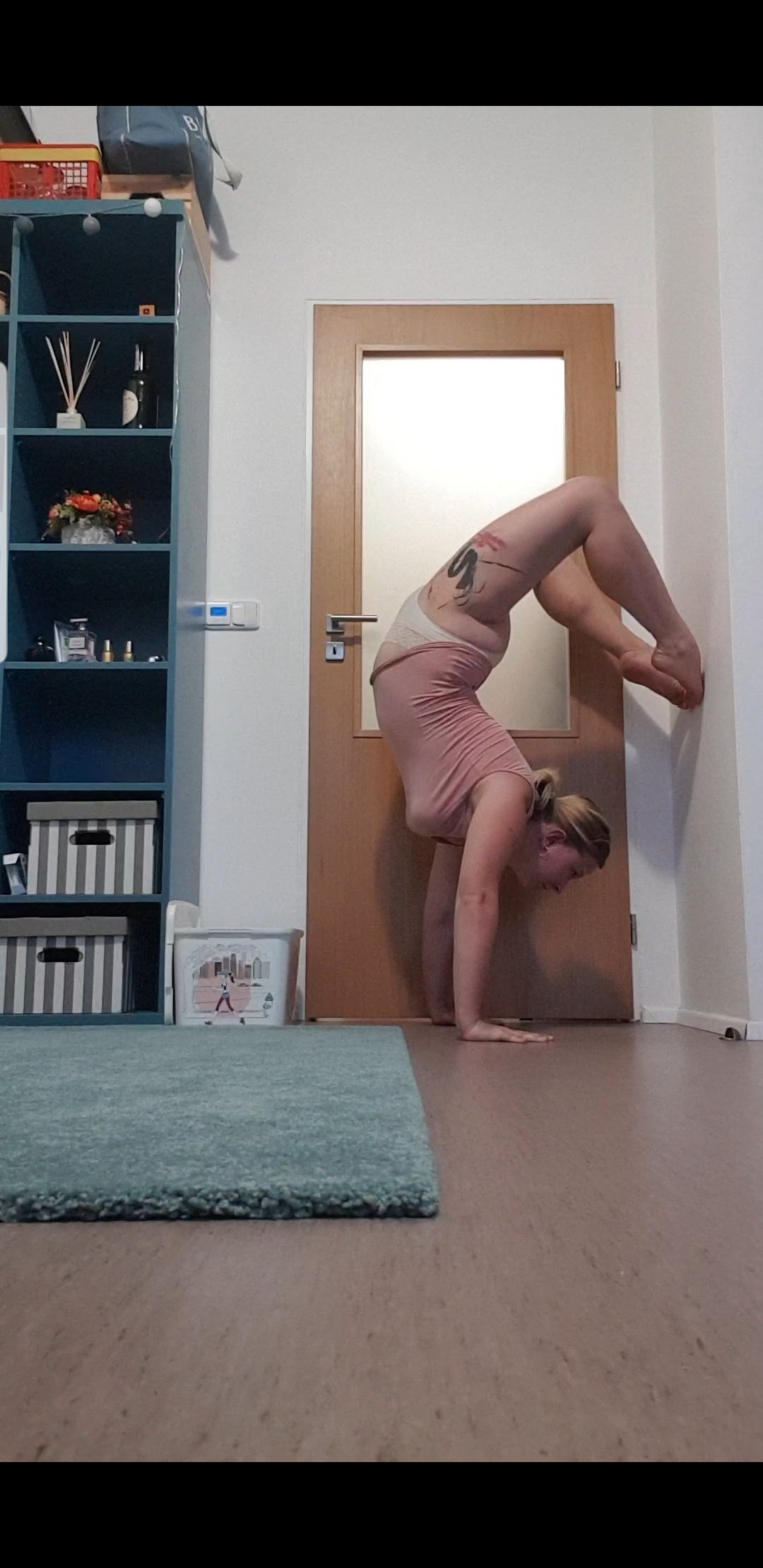 Snad ma uz zajtra pustia a toto bude moj posledny karantenny workout spam, drzte mi palce :D