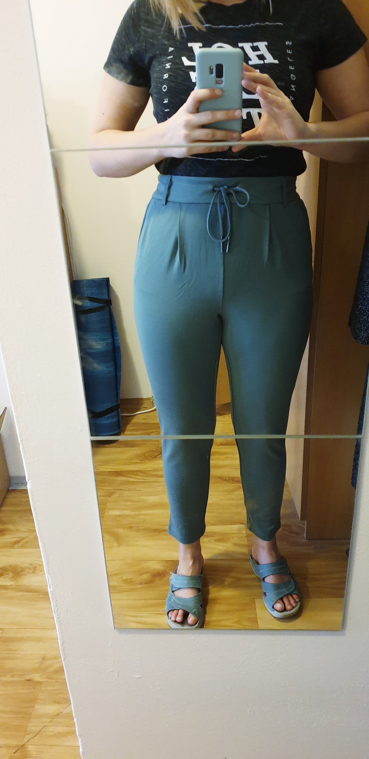 Venovane virginom, ktorym vadia dievky vo vysokych nohaviciach.
Jk, po tyzdnovom boji s pplkom som sa dostala k svojej objednavke a mam z nich proste radost :D