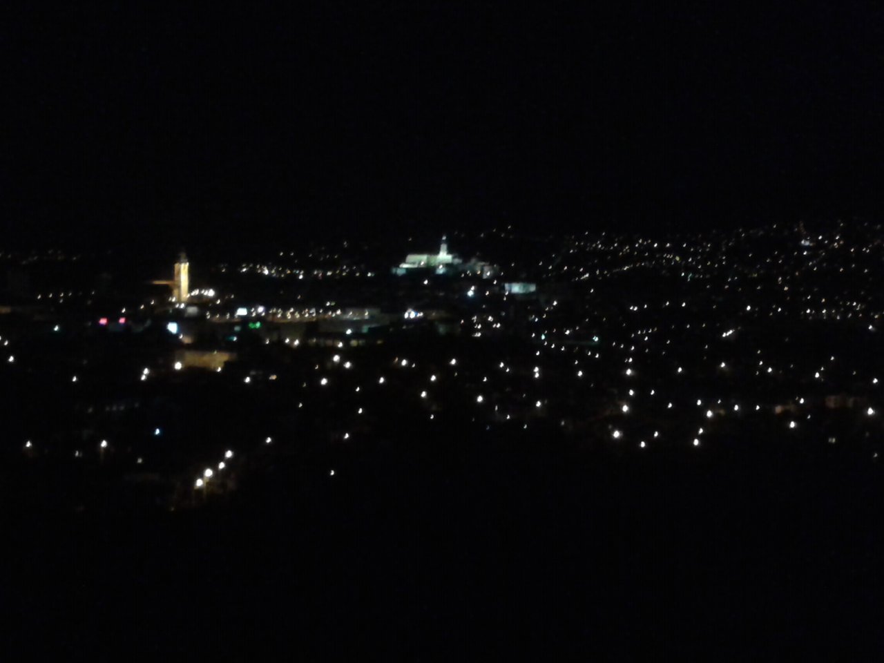 nočná Nitra :)  ...fotka je trošku v blbej kvalite, ale naživo, to je fakt mega :P