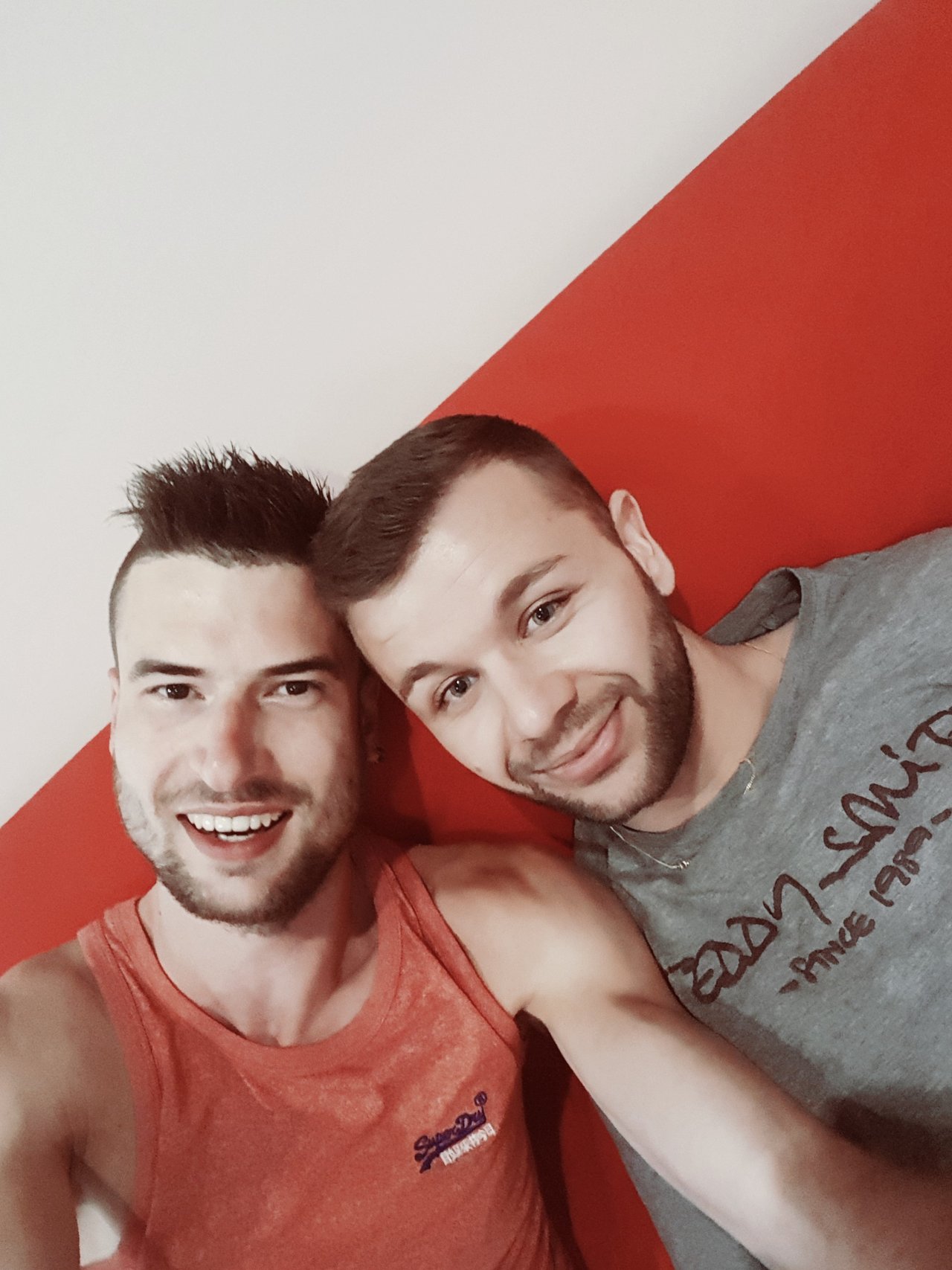 Raz za billion rokov da do niekoho za milujem. Hoc sme proti zapor. Doteraz si horim aby som zas nie boli to dlho...