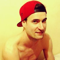 Mam 25 a vyzeram tu ako ze mam neviem o dost menej, som chudý preto ze ma moje telo nemal radon asi. Som sexi and I know it 